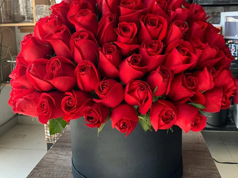 Box of red roses